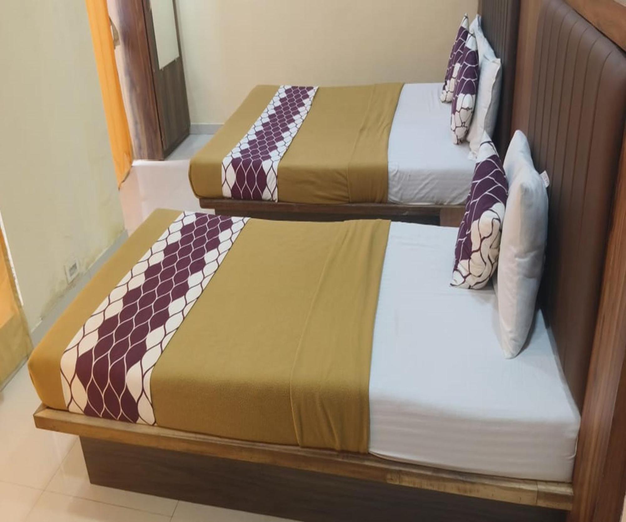 נאווי מומבאי Hotel Om Sai מראה חיצוני תמונה
