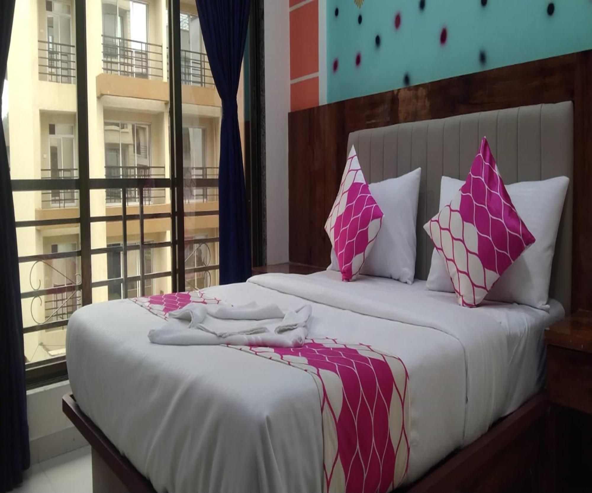 נאווי מומבאי Hotel Om Sai מראה חיצוני תמונה